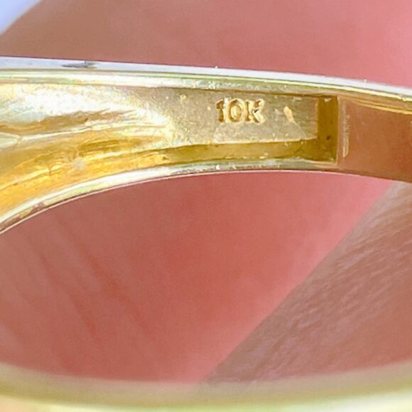 Solid 10k Yellow Gold Pear Cut Sapphire Ring Size 6.75 - Picture 7 of 15